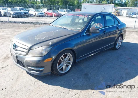 2013 Mercedes-Benz C 250 Luxury/Sport из США, поврежденный, VIN WDDGF4HB1DR262921